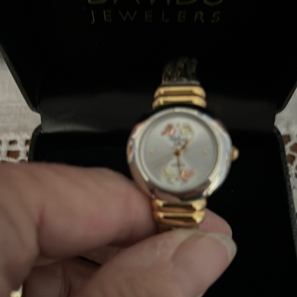 BlackHillsGold Quartz watch made in USA needs battery